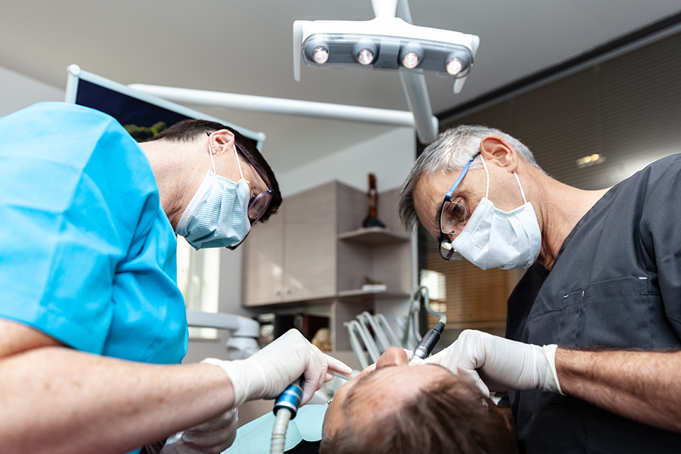 Dentiste Dr Patrick ASTRUC Implantologue